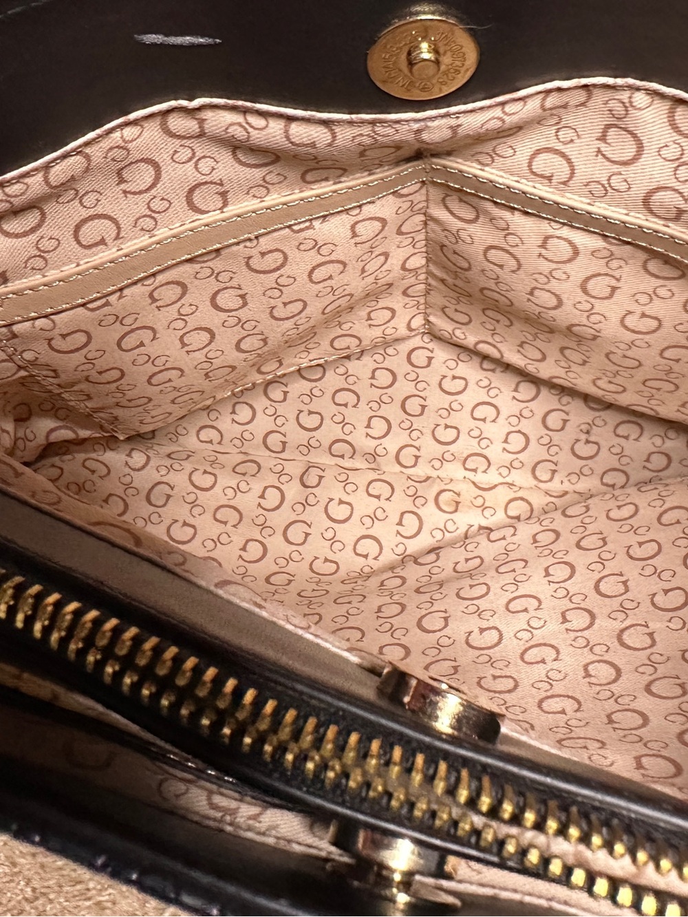 GUESS purse - Picture 2 of 13